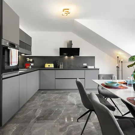 Lit Living Deluxe Woerth - Parking - Box Spring - Bbq - Balcony *